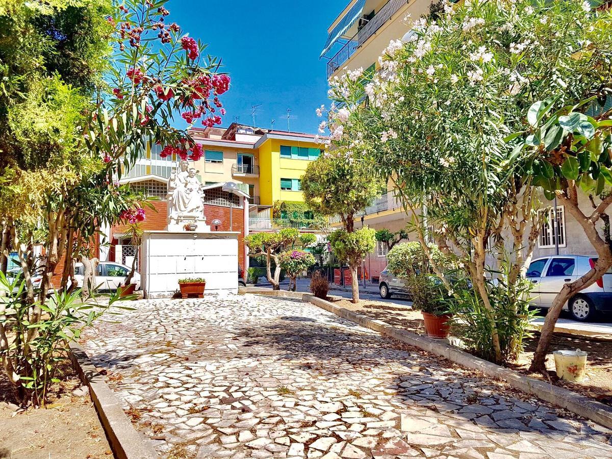 B&B Pietrarsa Portici Bagian luar foto